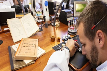 无锡江诗丹顿手表分针为什么不走了